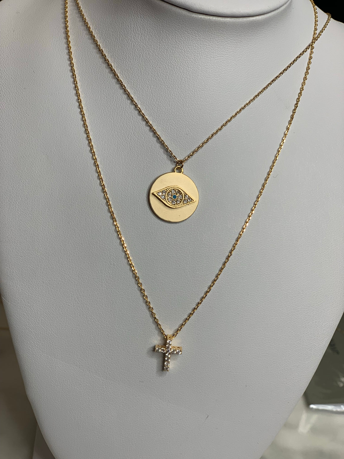 Disc with eye necklace